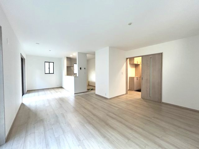 三木市緑が丘町中1丁目　B号棟の居間・リビング