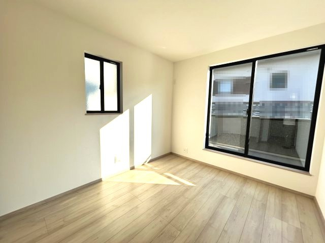 三木市緑が丘町中1丁目　B号棟の洋室