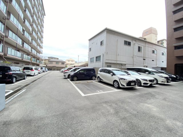 メガロコープ西宮Ⅱ１号棟の駐車場|駐車場