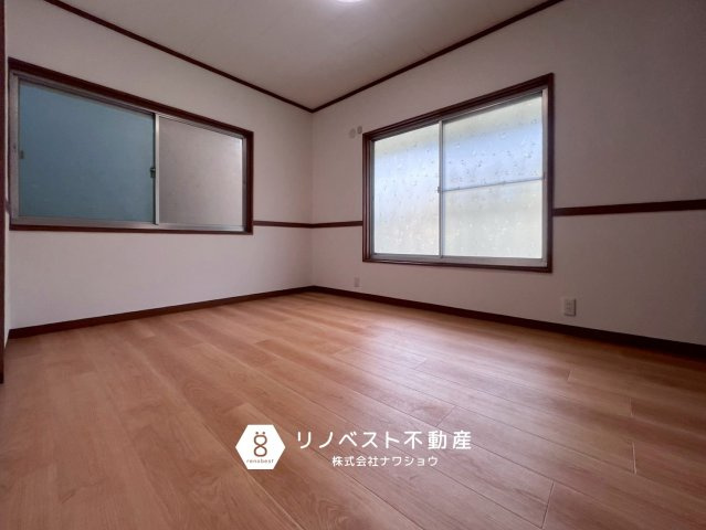 東大阪市東鴻池町4丁目の洋室|2面窓で風通りが良い洋室です◎