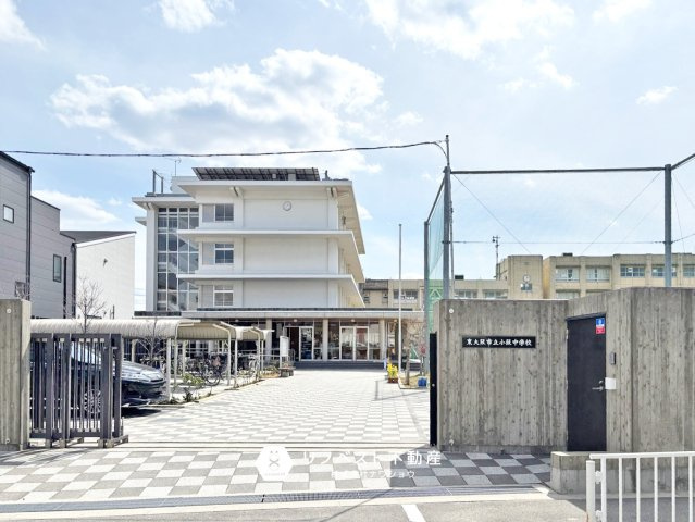 八戸ノ里ガーデンハイツの周辺|小阪中学校まで徒歩約19分♪
地域と連携した教育活動に力を入れいる学校です◎