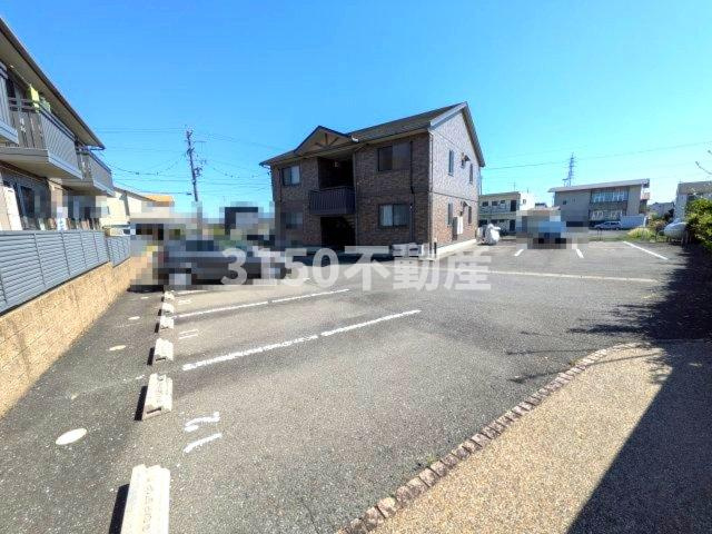 リビングタウン南塚　Bの駐車場