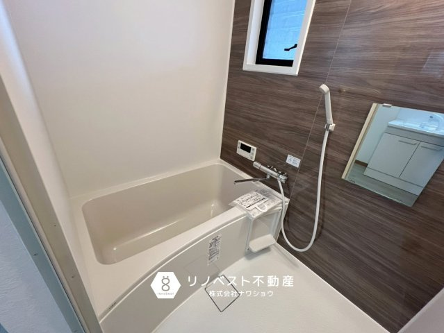 生野区巽南5丁目の浴室|お掃除のしやすいお風呂でストレスフリーです◎換気窓もございます♪