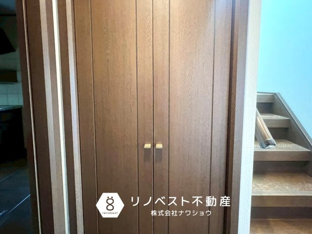 東大阪市西石切町１丁目の収納|廊下収納付き。
散らかりがちな荷物がここに収納できますね◎