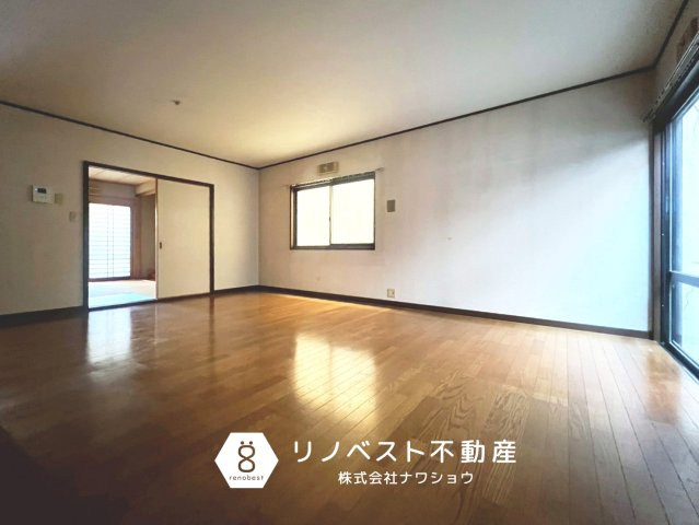 東大阪市西石切町１丁目の居間・リビング|開放感のあるLDK！楽しい家族団らんの時間が過ごせそうですね♪