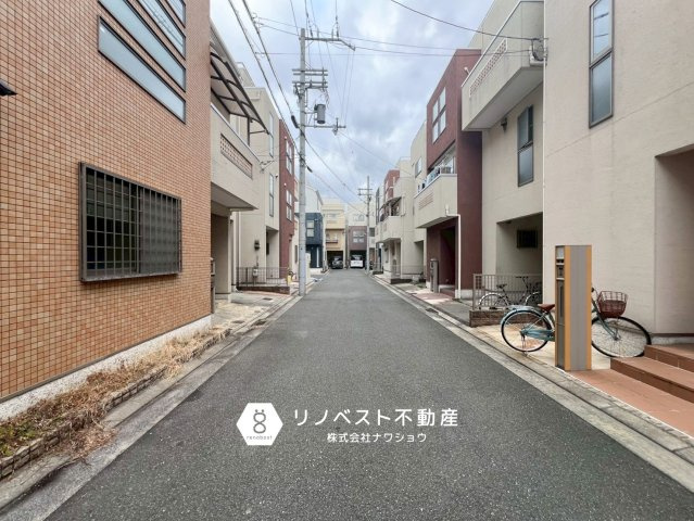 東大阪市角田2丁目の前面道路含む現地写真|閑静な住宅街に立地しております♪車や自転車があると便利な立地です◎