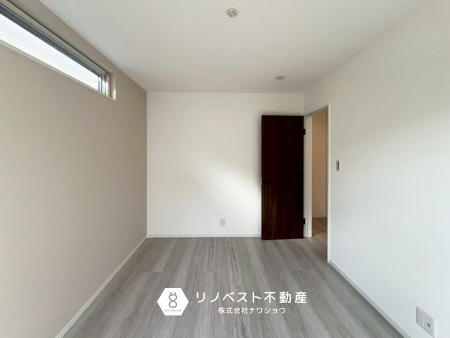 東大阪市南上小阪B号地の居間・リビング|白を基調とした清潔感のある内装です。
家具のレイアウトもしやすそうですね♪