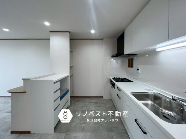 東大阪市源氏ケ丘のキッチン|キッチンスペースが広いので、お料理好きの方には魅力的◎