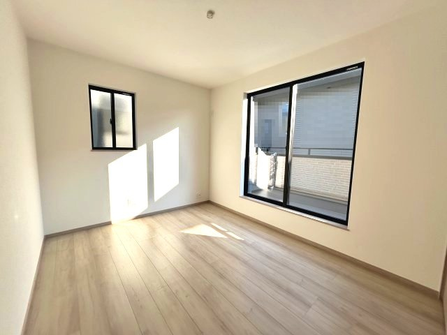 三木市緑が丘町中1丁目　A号棟の洋室