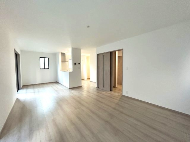 三木市緑が丘町中1丁目　A号棟の居間・リビング