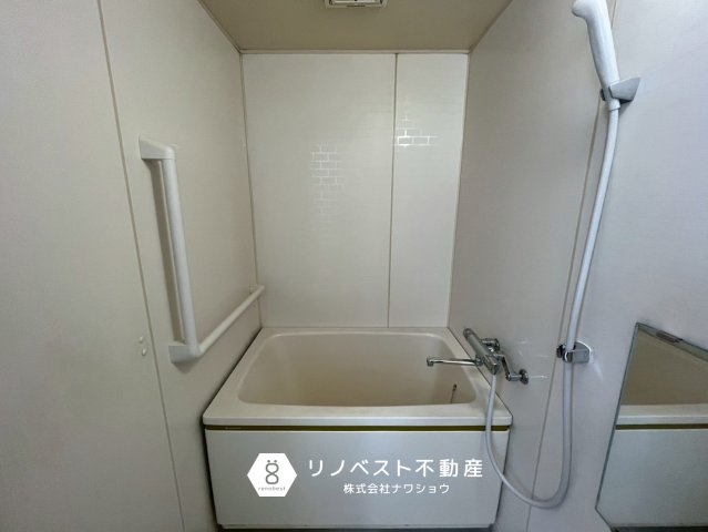 PSライフの浴室|手すり付きでお年寄りや小さなお子様にも優しい設計◎