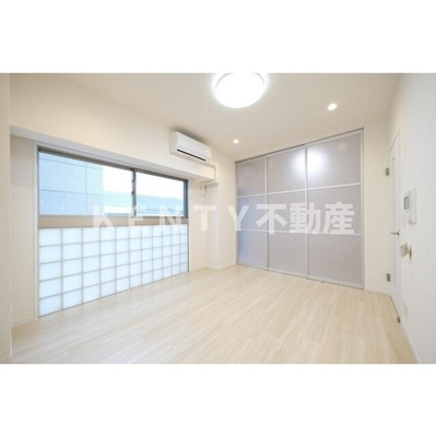 【居間・リビング】 | ＯＮＥ　ＲＯＯＦ　ＦＬＡＴ　ＴＯＧＯＳＨＩ | こちらのリビングで趣味の時間をお楽しみください