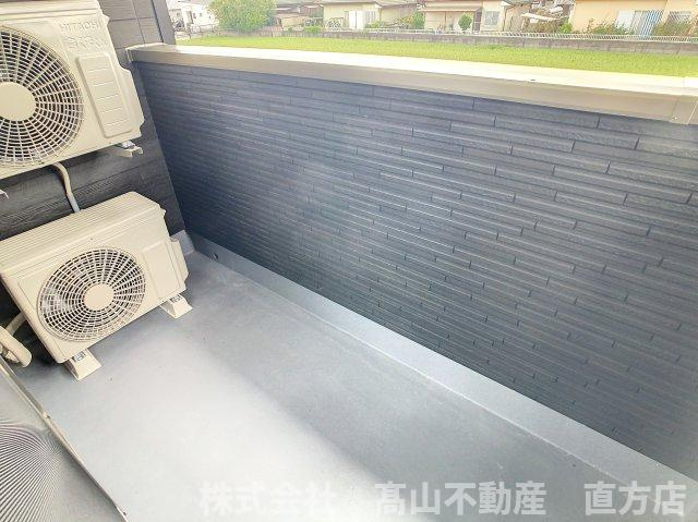 直方市大字感田のアパートのバルコニー