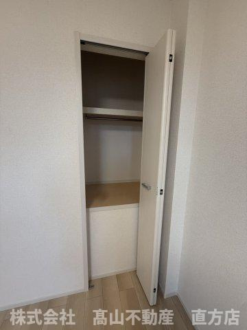 直方市大字感田のアパートの収納