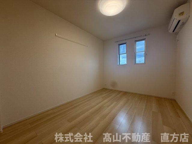 直方市大字感田のアパートの洋室