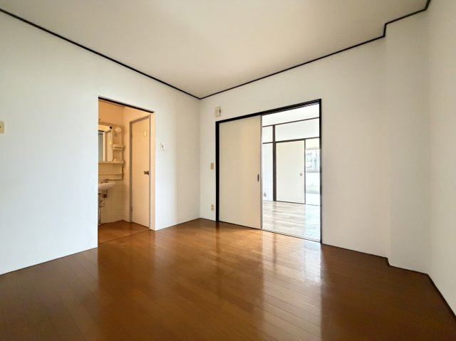 マンションエイタツの洋室