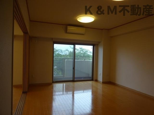 T's garden北柏　1号棟の内装|明るい室内です