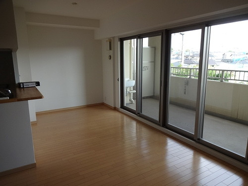 サンクタス・リビオ学園大和　花のみちの居間・リビング|ＬＤＫ約１５．０畳　※前回募集時／２０１９年５月の写真