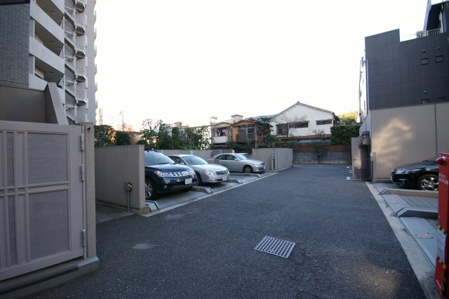 【駐車場】