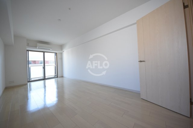 アーバンフラッツ心斎橋の居間・リビング|La Douceur心斎橋（ラドゥセール心斎橋）　広い室内