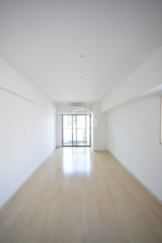 アーバンフラッツ心斎橋の居間・リビング|La Douceur心斎橋（ラドゥセール心斎橋）　広い室内