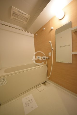 アーバンフラッツ心斎橋の浴室|La Douceur心斎橋（ラドゥセール心斎橋）　清潔感のあるお風呂