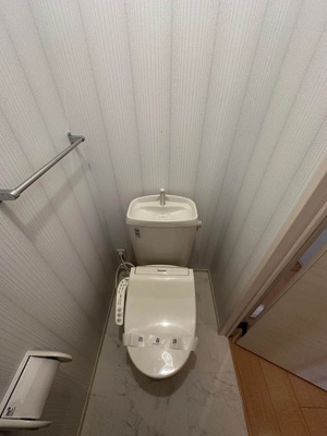 【トイレ】 | Maison新桜ヶ丘/メゾン新桜ヶ丘 | ※参考写真※トイレは温水洗浄便座付き♪人気のバストイレ別です♪トイレが独立していると使いやすいですよね☆