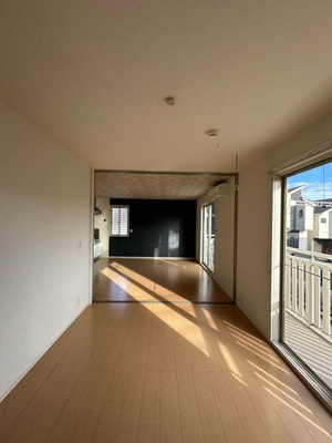 【洋室】 | Maison新桜ヶ丘/メゾン新桜ヶ丘 | ※参考写真※南西向き洋室6帖☆バルコニーに繋がるお部屋です！リビングダイニングキッチンと洋室6帖の間に可動間仕切りがあります♪開けるとお部屋が広く感じられます☆
