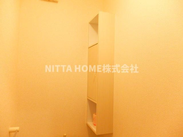 スウィートレジデンス２番館のトイレ|トイレットペーパーなどを保管することができます◇