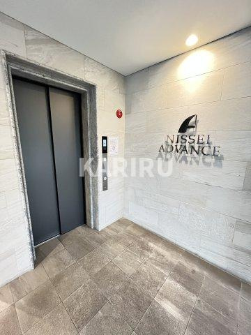 アドバンス大阪バレンシアのエントランス