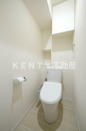 【トイレ】 | ＯＮＥ　ＲＯＯＦ　ＦＬＡＴ　ＴＯＧＯＳＨＩ | 落ち着いた色調のトイレです