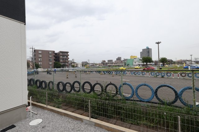 《仲介手数料無料》富士見市上沢３丁目8-21新築一戸建て2期FiTの外観|自動車教習所が北側にあります。バイクの教習中は音が聞こえますので現地にて雰囲気をご確認下さい。