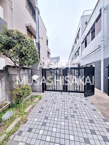 レスポワール武蔵野のエントランス