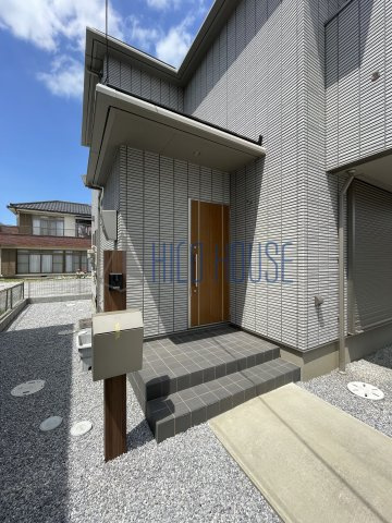 中新田戸建貸家　C棟のエントランス
