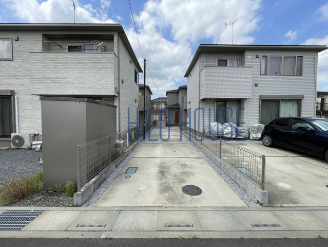 中新田戸建貸家　C棟の駐車場
