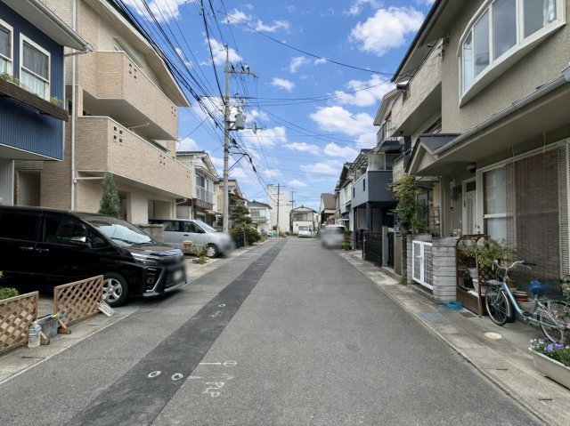 長岡京市神足四ノ坪Ⅱの外観|『前道6m』
前道見通し良好です！お車の駐車安心の道幅となっております。（R8.4撮影）
