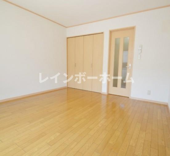 フラワーハイツの居間・リビング