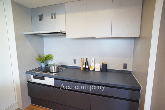 【キッチン】 | ザ・上本町タワー | 収納豊富ゆとりある作業台、IHクッキングヒーターです☆