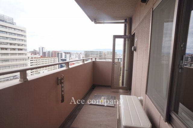 【バルコニー】 | ザ・上本町タワー | キッチンの勝手口から出入り可能、東向きのバルコニーです☆