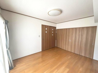 【洋室】 | 川越グリーンパークN-2号棟 | 南側洋室【本画像は居住者様の家具をCGで消した画像であり、現況と異なる可能性がございます。】