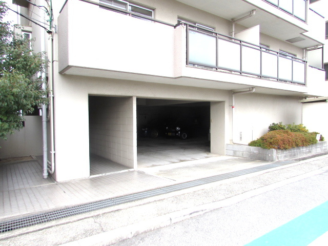 メービウス仁川の駐車場