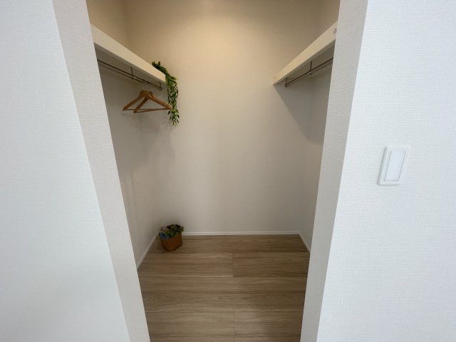 糸満市兼城（全2棟）B号棟の収納|B号棟　洋室7帖＋WIC付き♪