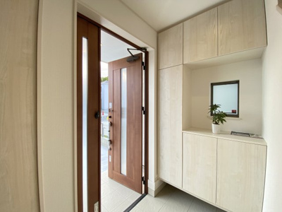 【玄関】 | 糸満市兼城（全2棟）B号棟 | ※同仕様写真です