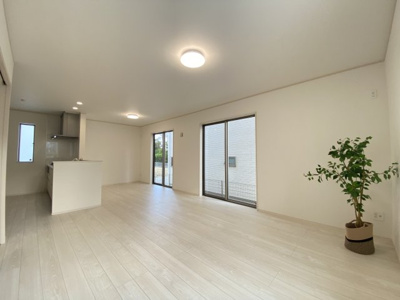 【居間・リビング】 | 糸満市兼城（全2棟）B号棟 | ※同仕様写真です