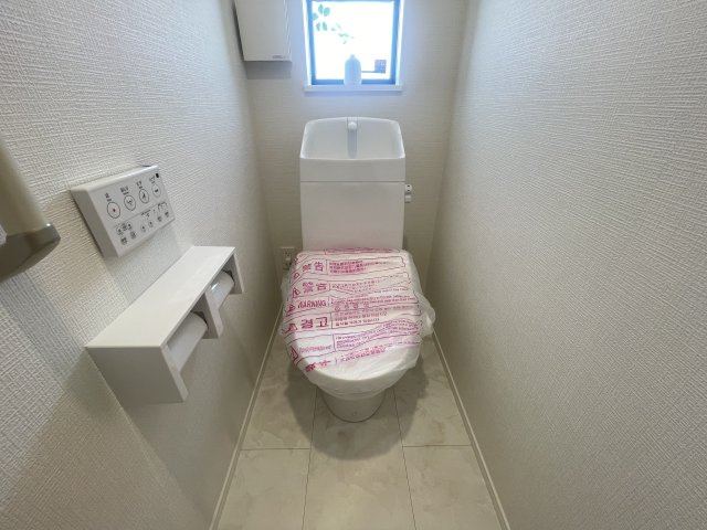 糸満市兼城（全2棟）B号棟のトイレ|B号棟　温水洗浄便座♪