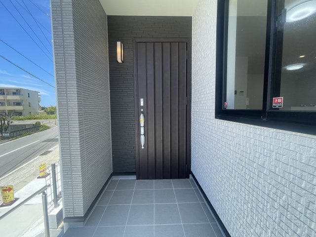 糸満市兼城（全2棟）B号棟の玄関|B号棟　スマートキー付き♪