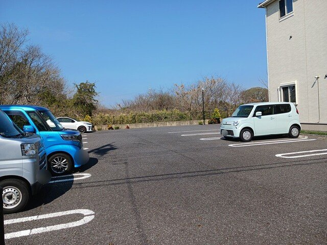 コンフィエの駐車場|駐車スペースもあります