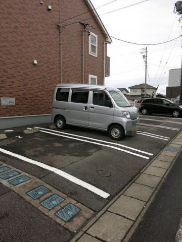 ノースヒルあいみの駐車場