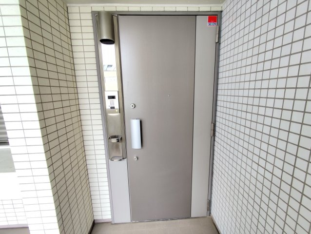 プラウド新小岩の玄関