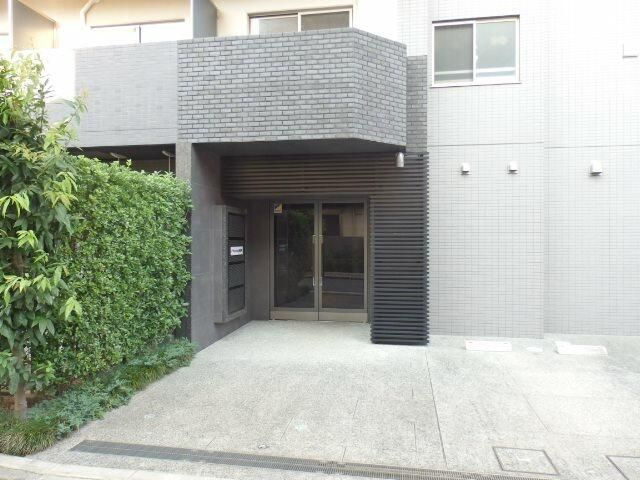 フェニックス椎名町のエントランス